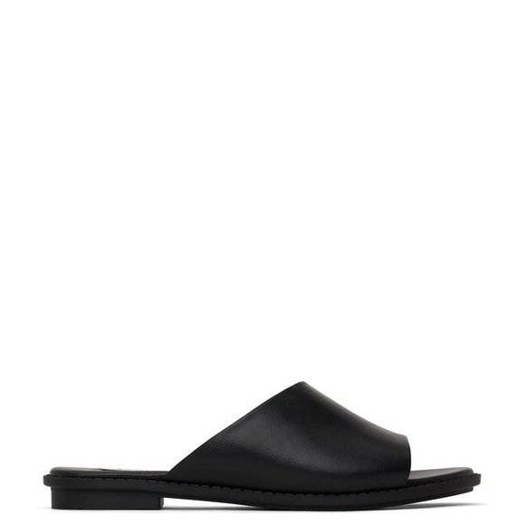 Matt & Nat Black Slides - Picture 6 of 6